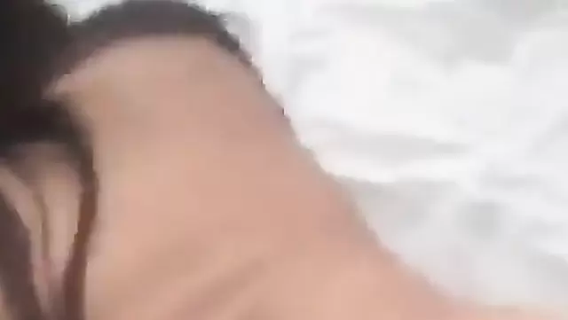 Tombul hatun, ateşli bir Kazak tarafından suratına sertçe sokuluyor.
